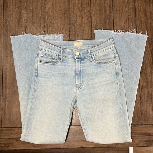 Mother The Weekender Fray Jeans 26 Light Wash Swimming Pool Sunday Raw Hem Flare - Picture 7 of 16